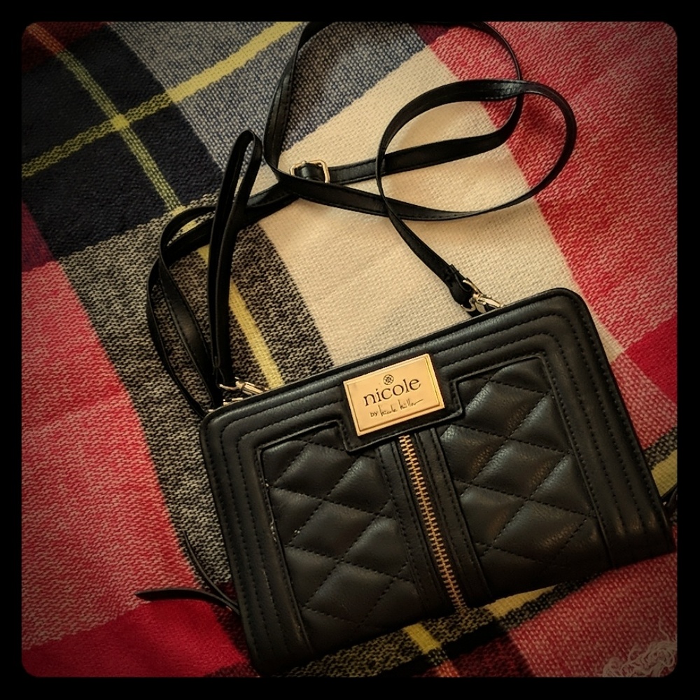 Black handbag. 8.5 in L x 5.5 in H.
